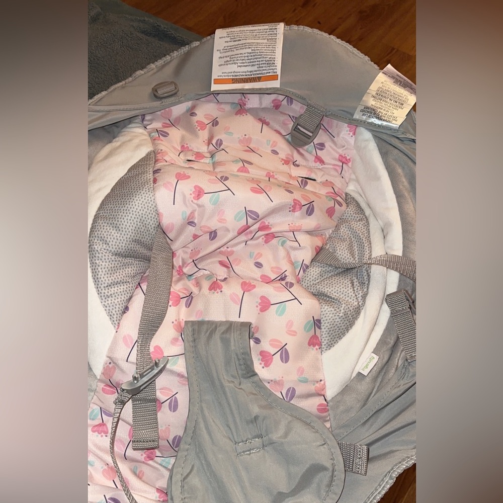 Brand in picture, baby swing: vibrates and plays music and 5 swing settings.